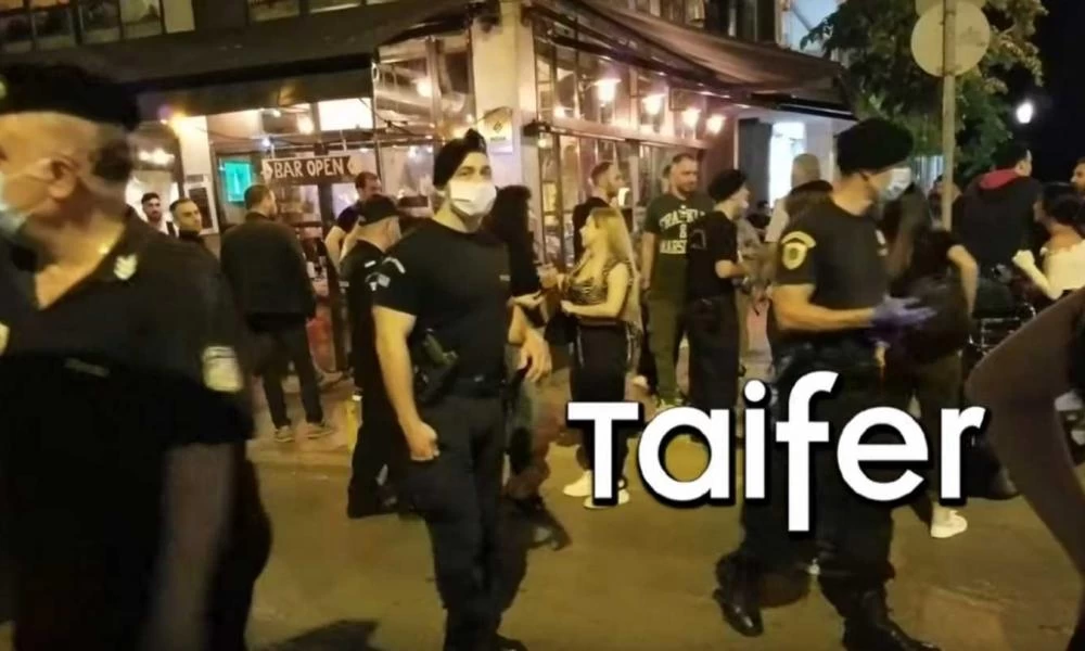 Θεσσαλονίκη: Mε τα ποτά στο χέρι! Ο συνωστισμός και η στιγμή που φτάνει η αστυνομία (βίντεο)